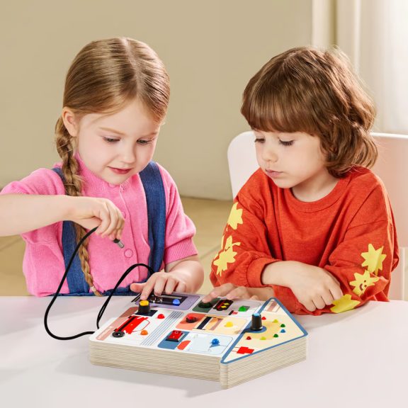 Montessori interaktív házikó tábla fényekkel és kapcsolókkal TOPBRIGHT
